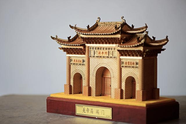 Wooden miniature model of the Guandi Temple gate